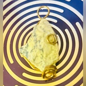 GOLDEN HEALER Genuine Unique Wire Wrapped Pendant, Yellow/Multi & Gold HW, EUC